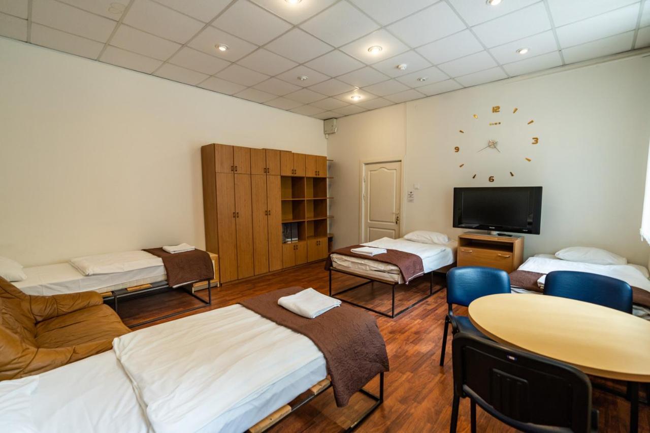 Klaipeda Inn Private Parking And Kitchen Exterior photo
