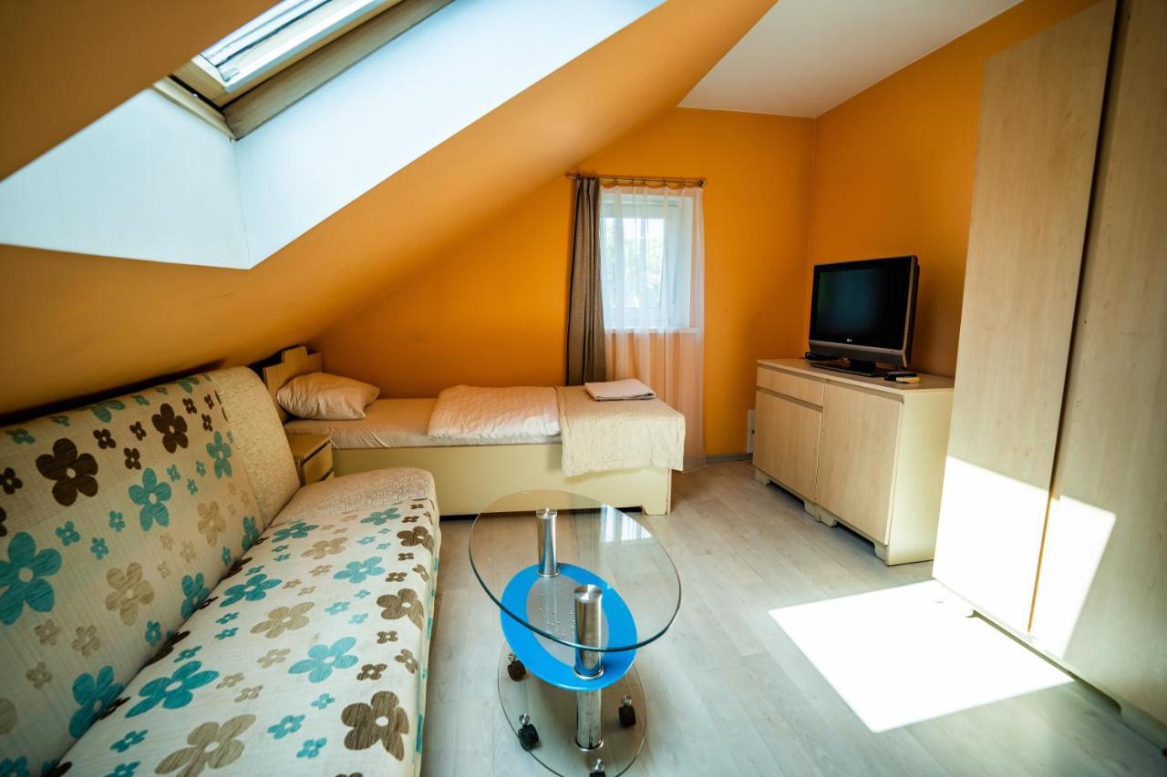 Klaipeda Inn Private Parking And Kitchen Exterior photo