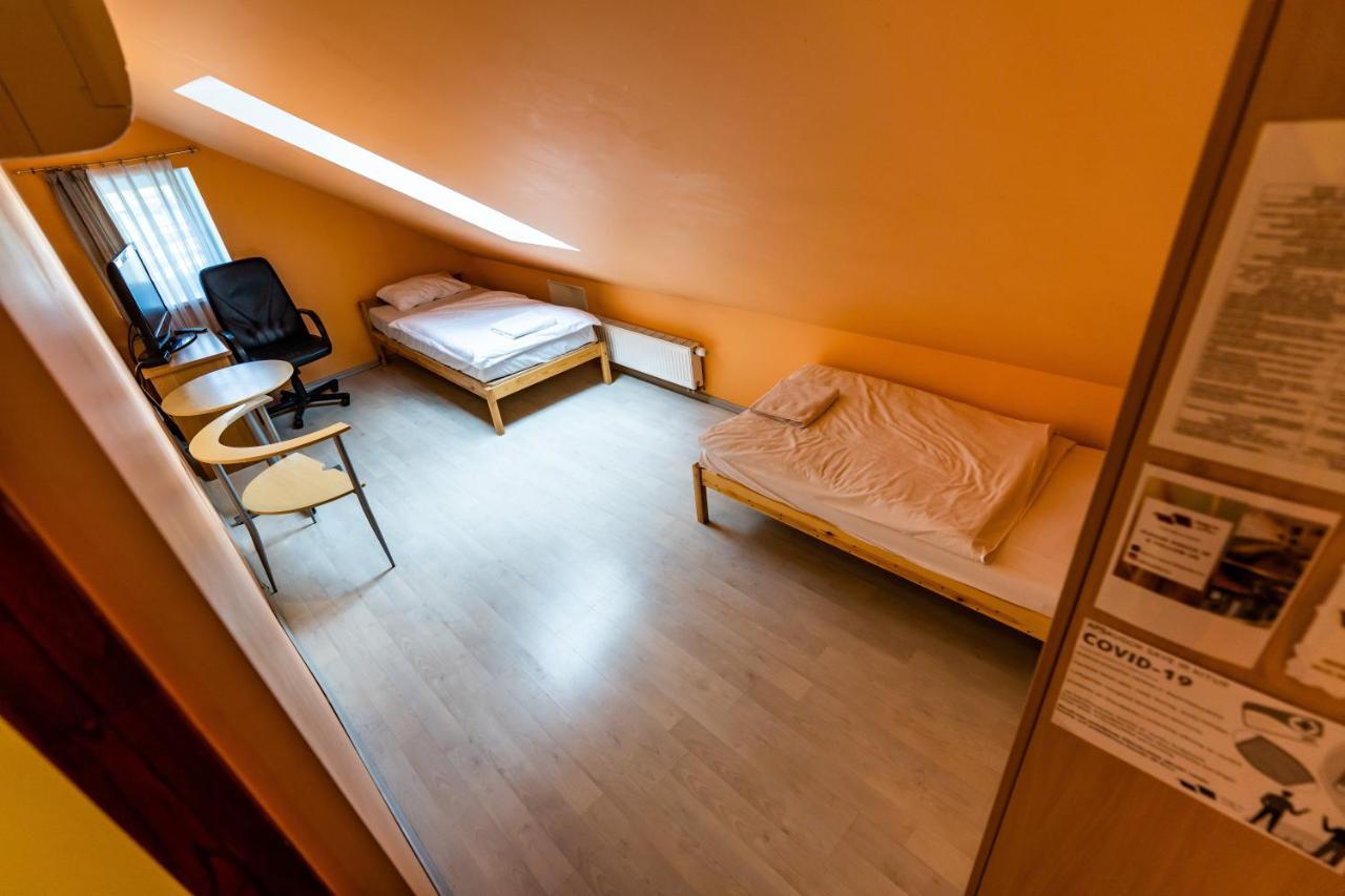 Klaipeda Inn Private Parking And Kitchen Exterior photo